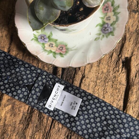 Givenchy Paris Silk Tie Navy Geometric Made in Italy Slim 2.5" x 60" - Picture 1 of 10
